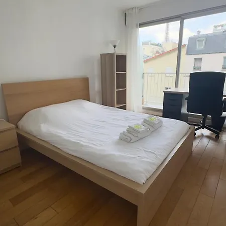 Cosy Two Bedroom Near The Eiffel Tower