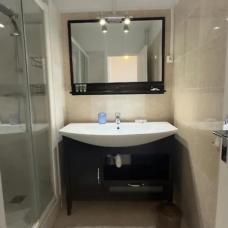 Cosy Two Bedroom Near The Eiffel Tower Daire Paris